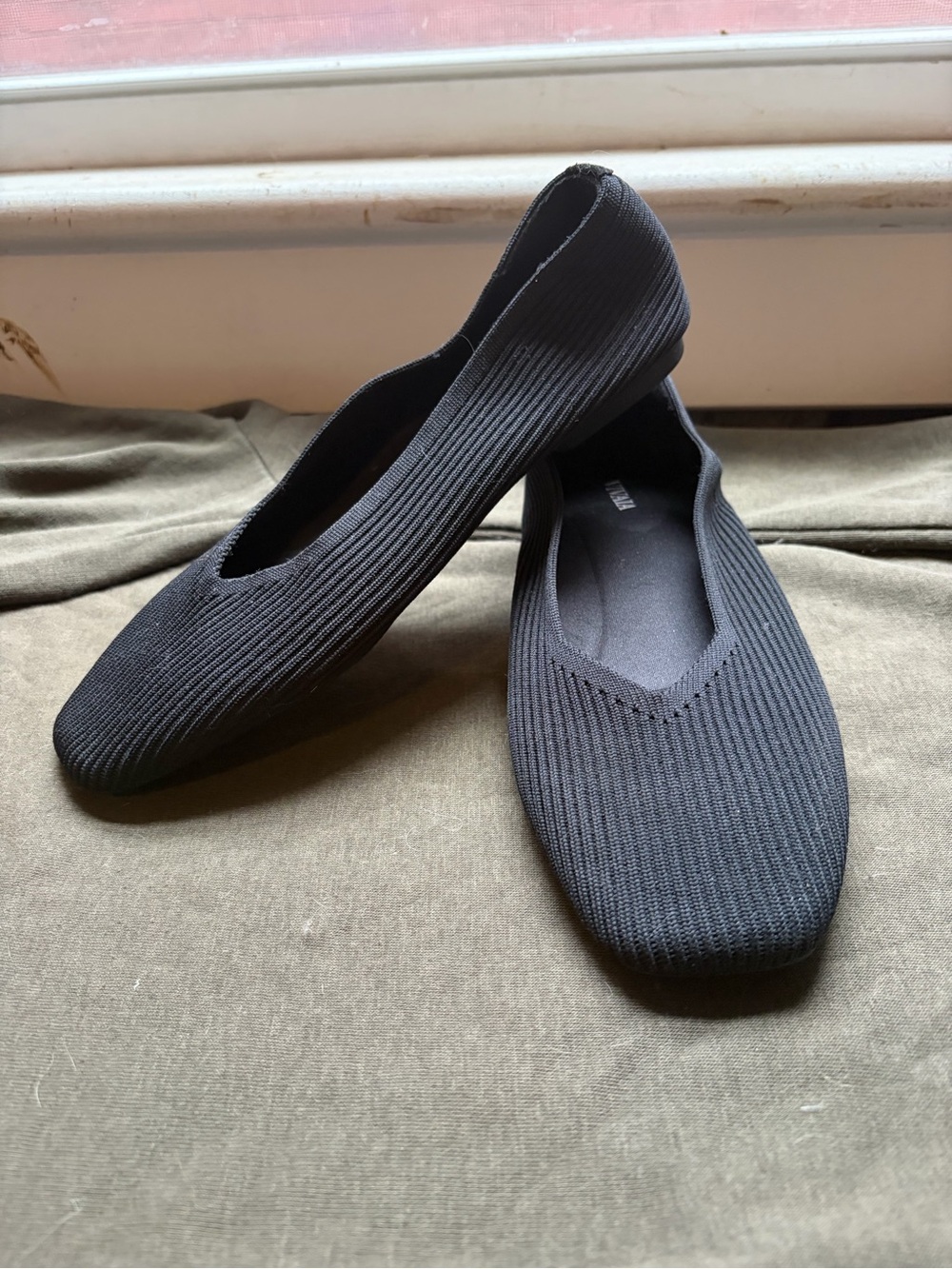 VIVAIA Margot 2.0 Square-Toe V-Cut Flats - Picture 4 of 9
